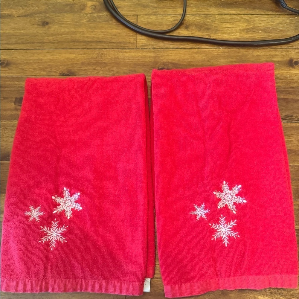 Set of 2 red snowflake Christmas towels